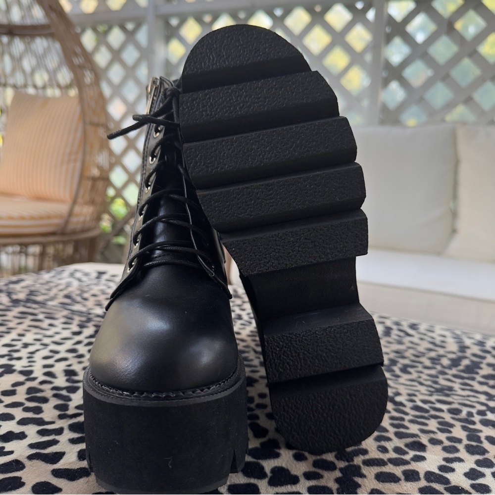 Black Platform Lace-Up Boots - Picture 5 of 6